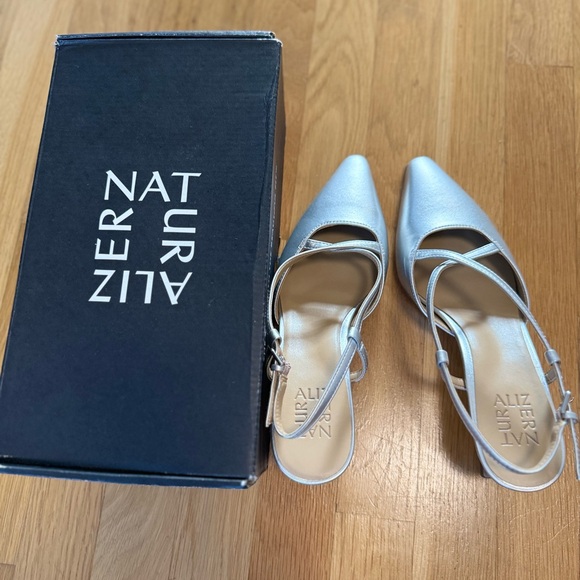 Naturalizer Tahira slingback pumps heels silver women's 7 M New In Box NIB - Picture 5 of 10